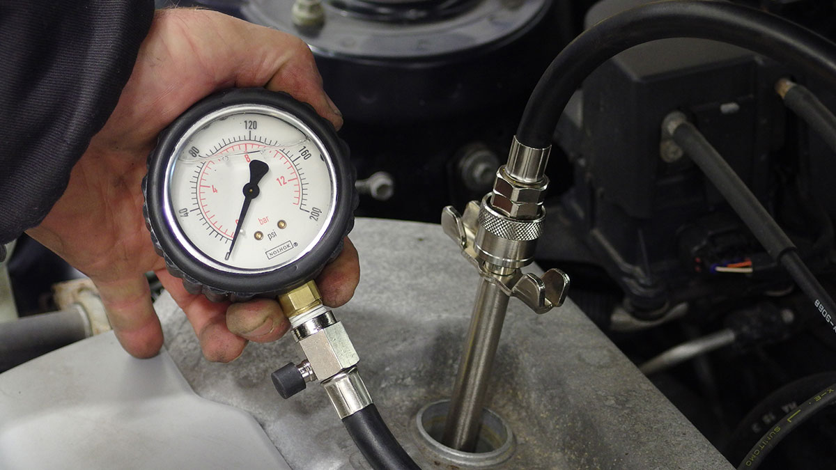 Cylinder Head Pressure Testing vs. Compression Testing: What’s the Difference?